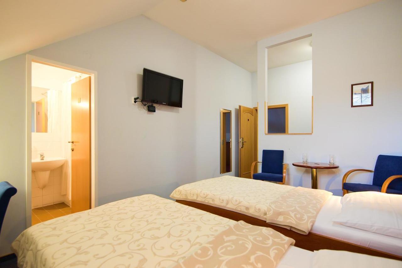 Hotel Certousy Prag Dış mekan fotoğraf